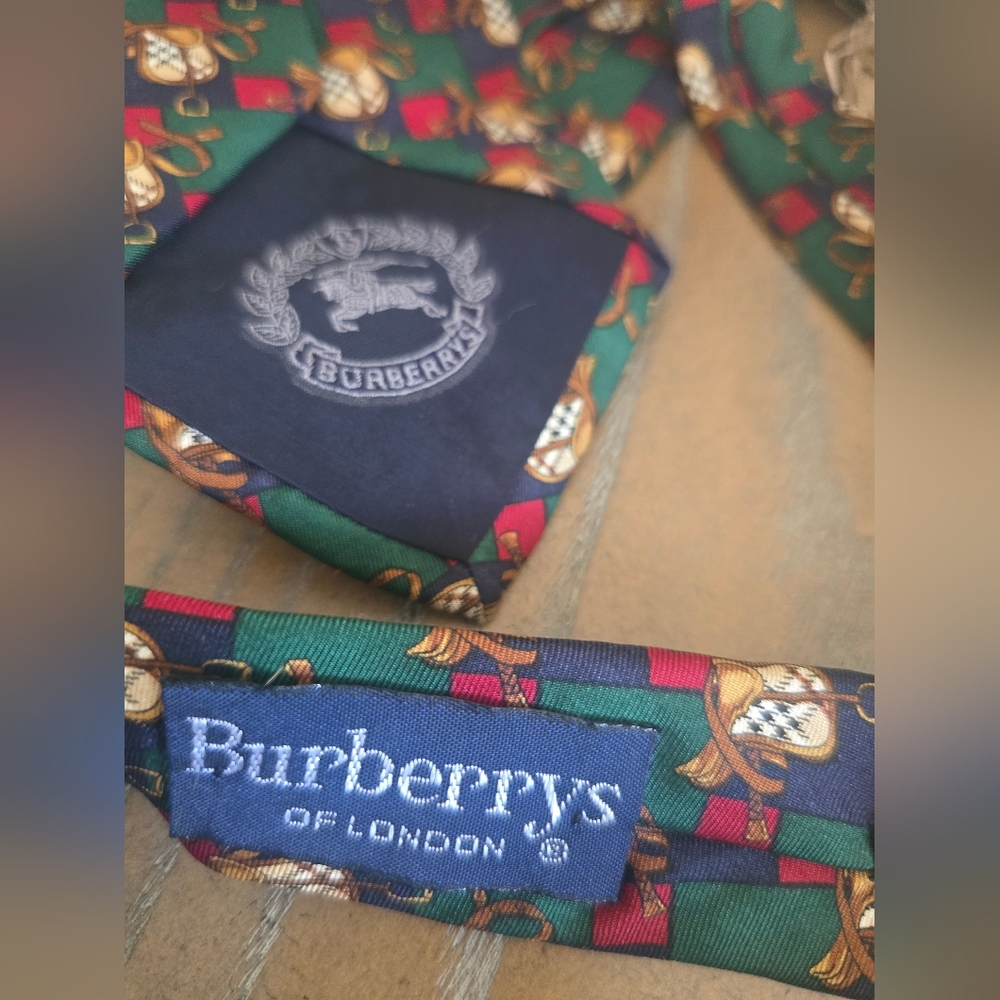 Classic Vintage Elegant Green and Red Patterned Men's Tie - Picture 15 of 17